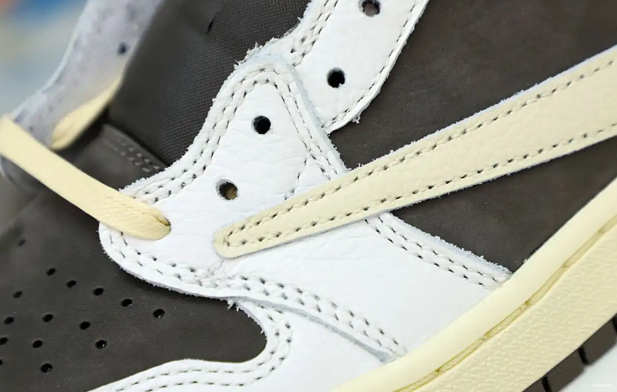 MOCHA REVERSE X 1 LOW JORDAN OG SCOTT TRAVIS AIR 0404